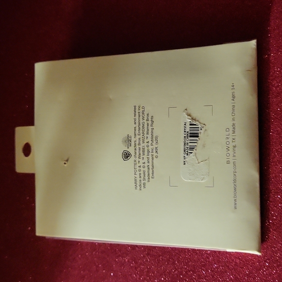 Harry Potter Gryffindor necklace - Picture 2 of 3